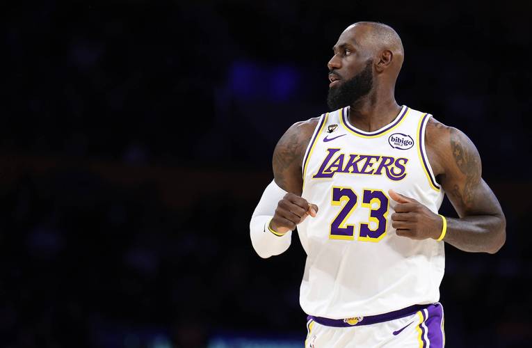 再来里程碑！詹姆斯1断进账生涯抢断数来到2400个！