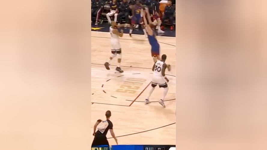 芬奇：我告诉队员接着给戈贝尔传球就行了就算有失误我也能接受