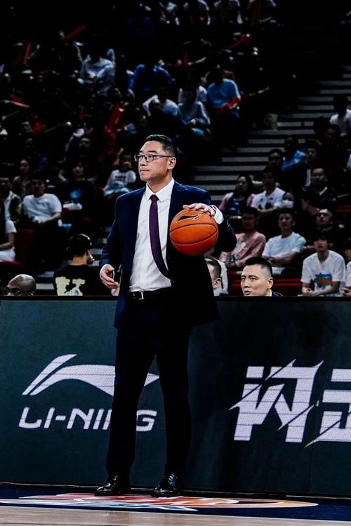 新民晚报：上海男篮的发动机回来了！