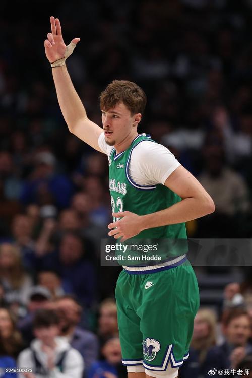 面对旧主！波尔津吉斯半场6投2中拿到5分4篮板1助攻2抢断2盖帽