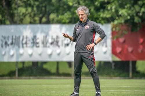 比上一场有进步！伊森半场10中4得到10分6板抢2前场板但三分3中0