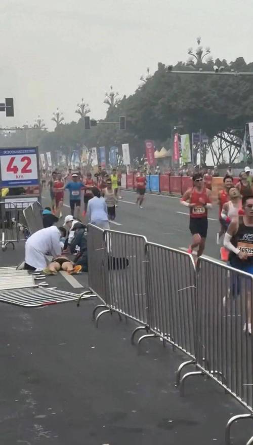 清远马拉松一选手倒地送医后离世，官方：具体细节仍在调查中