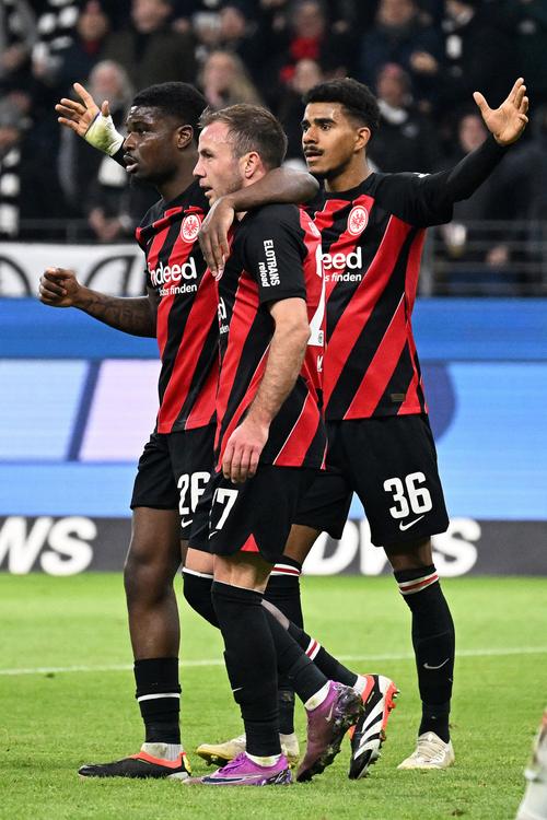 图片报：33岁格策希望和法兰克福续约，降薪对他来说不是问题