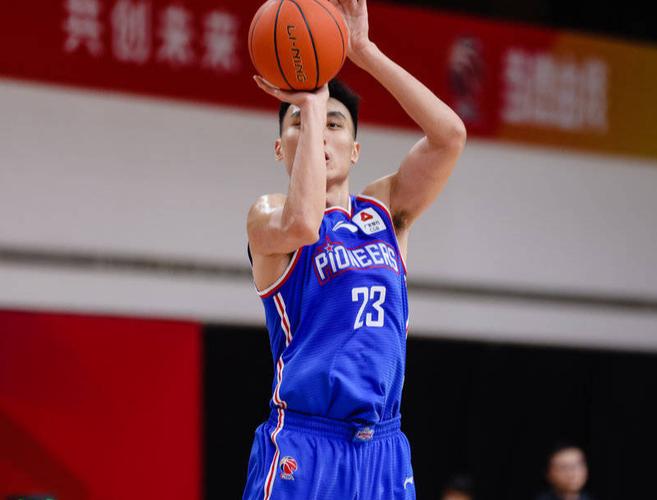 直播吧：克罗斯签证手续终于办齐他将尽快为天津出战CBA