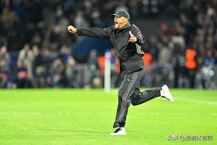 18岁24天，伦纳特卡尔是打入4粒欧冠进球的第二年轻球员