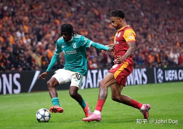 利物浦vs加拉塔萨雷首发：萨拉赫、埃基蒂克出战，加克波替补