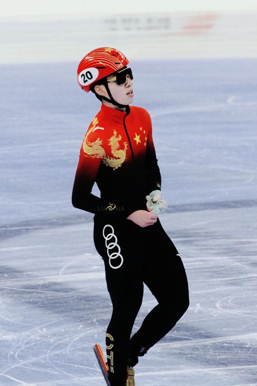 神来之笔！谷泽浴刚过中线骑马射箭单手抛出压哨三分命中！