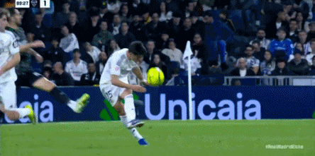 西甲3月最佳进球候选:居莱尔本方半场吊射,莫利纳惊天世界波