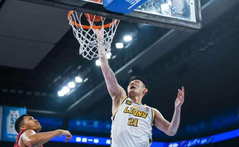 广厦战胜吉林胡金秋贡献21分7篮板塔克斩获33分5篮板12助攻摩尔得到30分5篮板8助攻_CBA直播