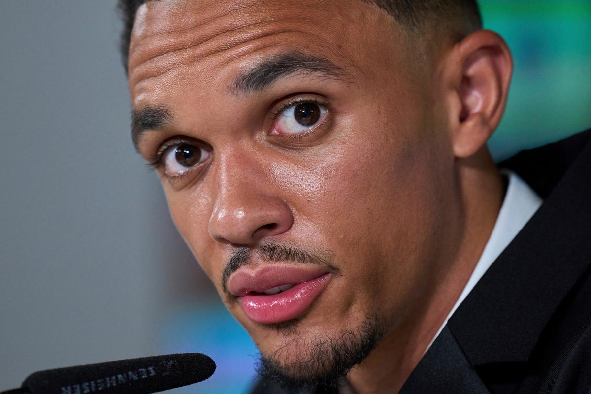 邮报：阿诺德和女友分手了但别担心他们会成为好朋友_西甲直播