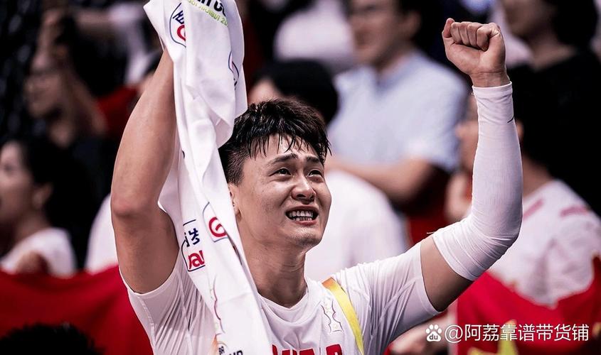 国家队后卫对飙！媒体人：赵睿几凭一己之力带队逆转继伟砍26分