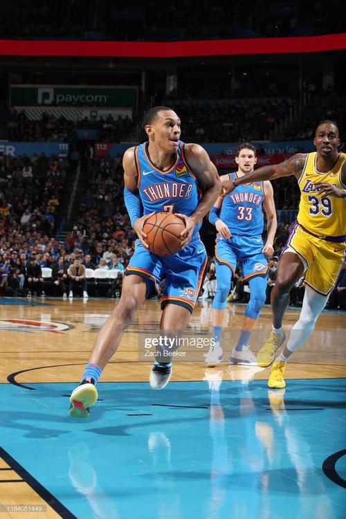 这长相绝对是亲生的隆多儿子13岁征战高中联赛贡献25分7助