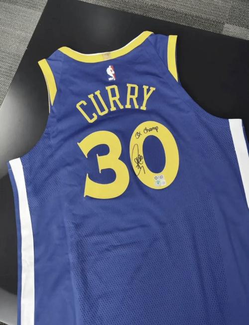 30号球衣退役！库里：恭喜父亲他是我的领路人比我还要爱篮球