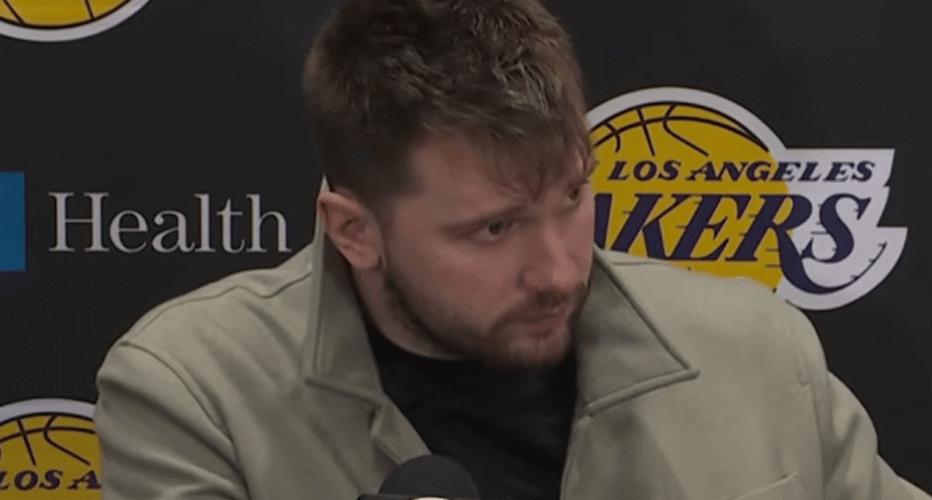 东契奇终于学会了如何在裁判面前乖乖听话不再发脾气还能积极回防_NBA直播