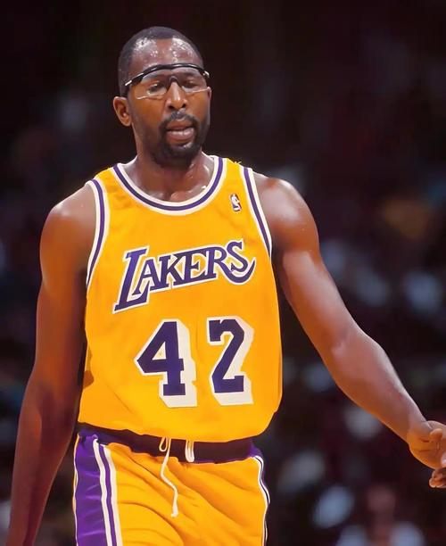 沃西：从没见过像詹姆斯这样的伟大球员愿意转型为无球辅助角色