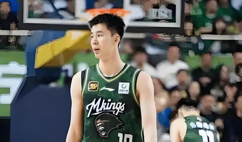 打到最后心态崩了！郭昊文30分钟13中3&三分5中1末节5犯毕业