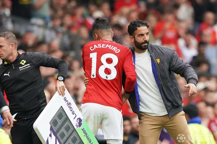 曼晚：卡塞米罗有首发35场自动续约的条款，但宣布离队时放弃了