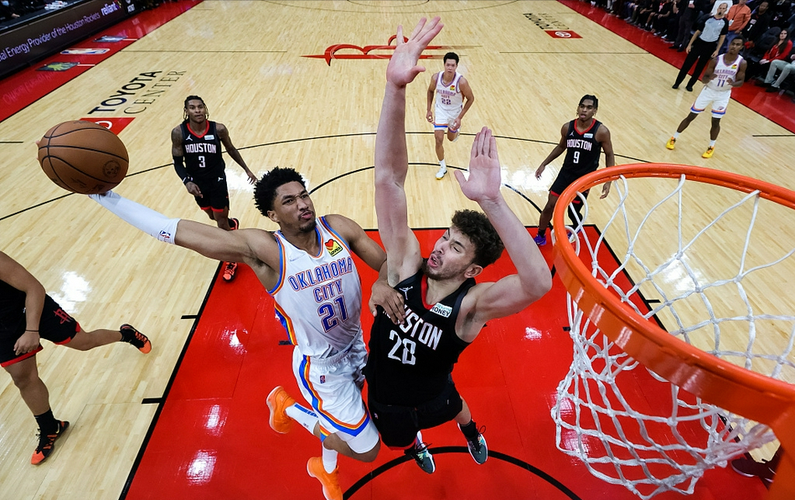 末节12分力保球队取胜!斯佩尔曼11中7拿下17分4板3助2断