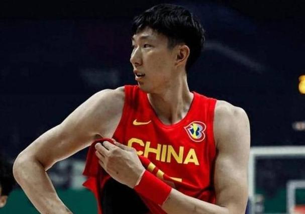 周琦上罚球线字幕：近3场34罚12中上一场8罚0中媒体人绷不住了