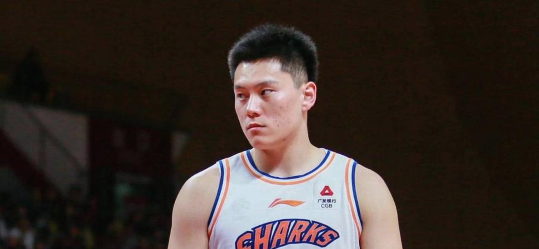 火力全开！李弘权11中8砍下全场最高27分外加5板三分9中7