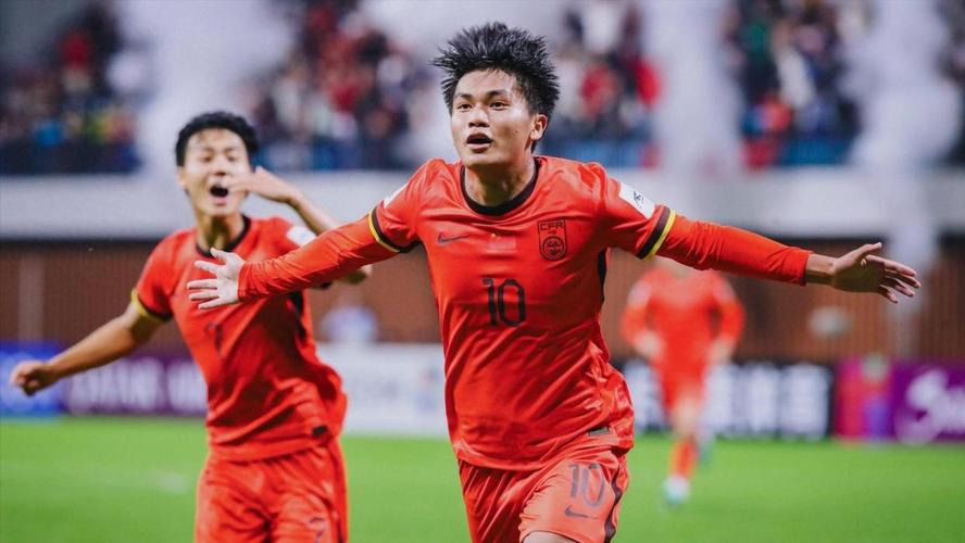 U23国足扳回一城！向余望门前包抄推射入网，鲍世蒙倒三角助攻