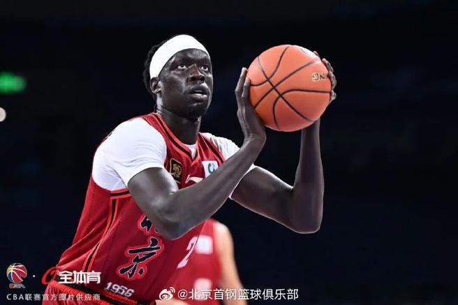 媒体人：斯佩尔曼在面对大部分CBA球队的时候他都有着错位优势