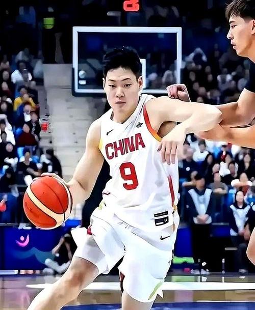 惨不忍睹！张宁半场打了4分钟累计4次犯规2中1拿到3分