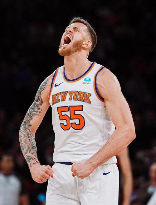 哈滕：因伤病原因不少球员承担了不同角色这提升了他们的自信心