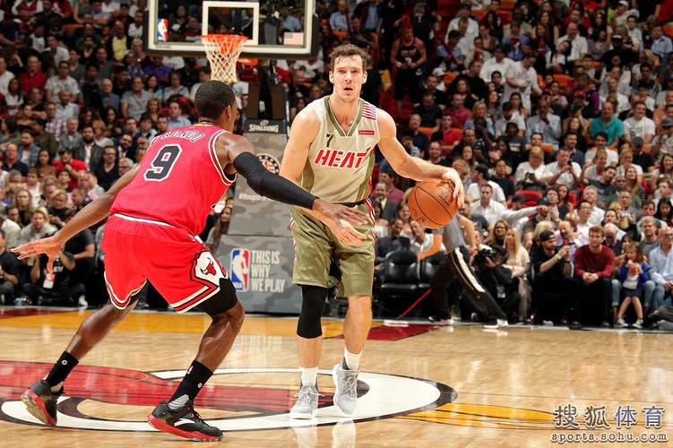 仅需一节！萨姆纳战旧主13中8拿下22分1板3助2断第三节18分