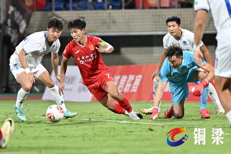 差点连扳两球！李新翔下底回传，向余望射门打偏！