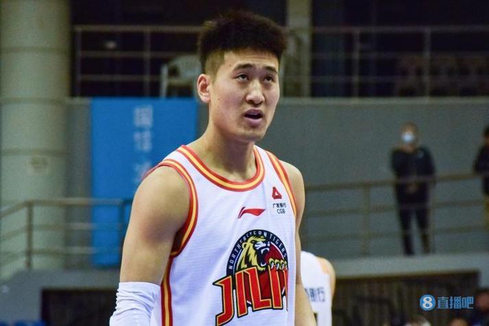 依旧是球队大腿！姜伟泽13中7砍全场最高21分三分5中3&罚球4中4