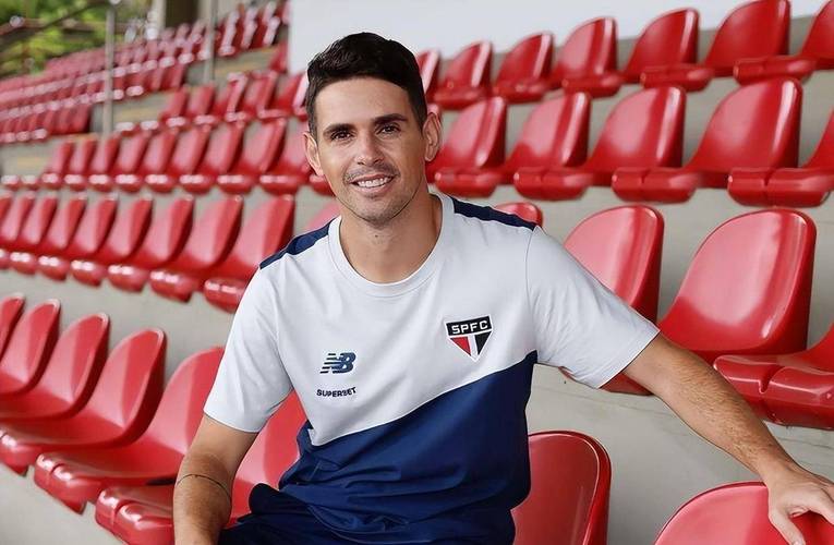 退役的脚步临近巴西媒体报道奥斯卡与圣保罗达成解约协议放弃近七千万薪资_中超直播