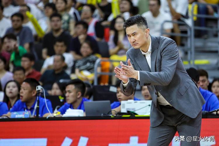 媒体人：广州细节有点粗糙打强队关键球抓不住机会防守易出问题