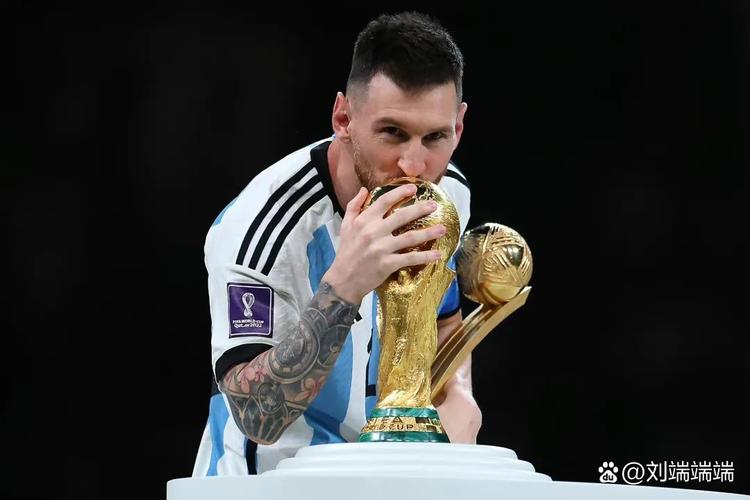 马加特：诺伊尔在门将位置与梅西C罗同级别，巅峰期如今能卖1.5亿