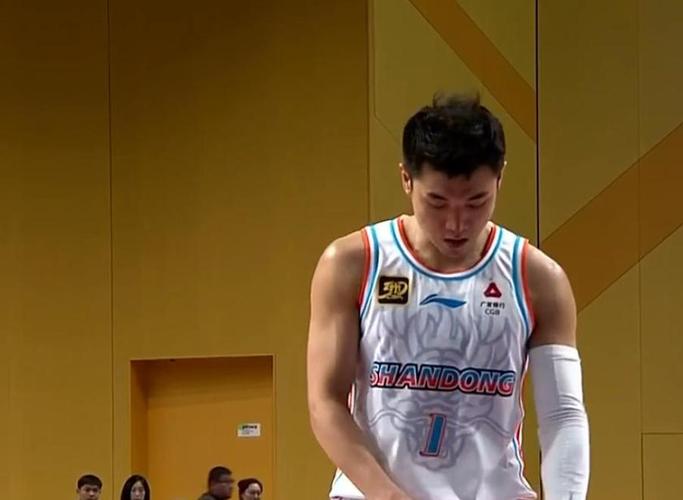 状态低迷！高诗岩5中1得7分2板4助2断吃2T被驱逐&2打0接球脱手