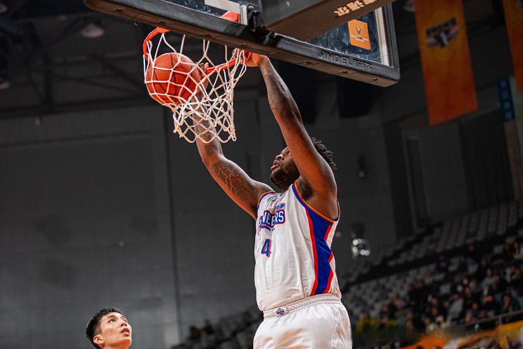 铁人啊！林庭谦打满全场15中8拿到23分4助攻1抢断