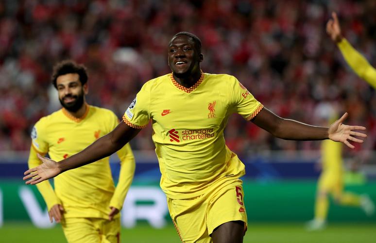 记者：利物浦继续推进和科纳特续约一事，仍有望留住法国后卫