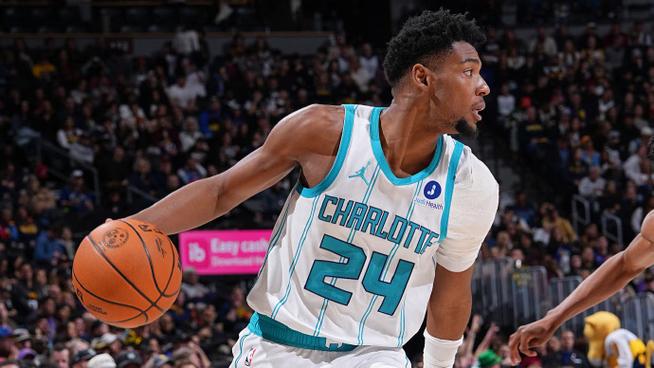 克努佩尔赛季至今已命中261记三分，创造队史单赛季三分纪录